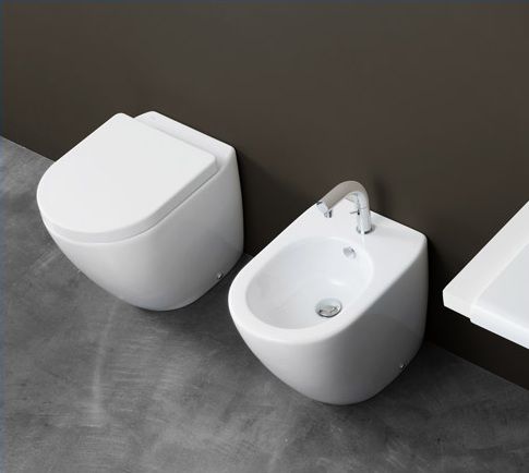 Althea Ceramica Arredo Bagno.Bidet E Vaso Wc Sanitari A Terra Ceramica Althea Filo Parete