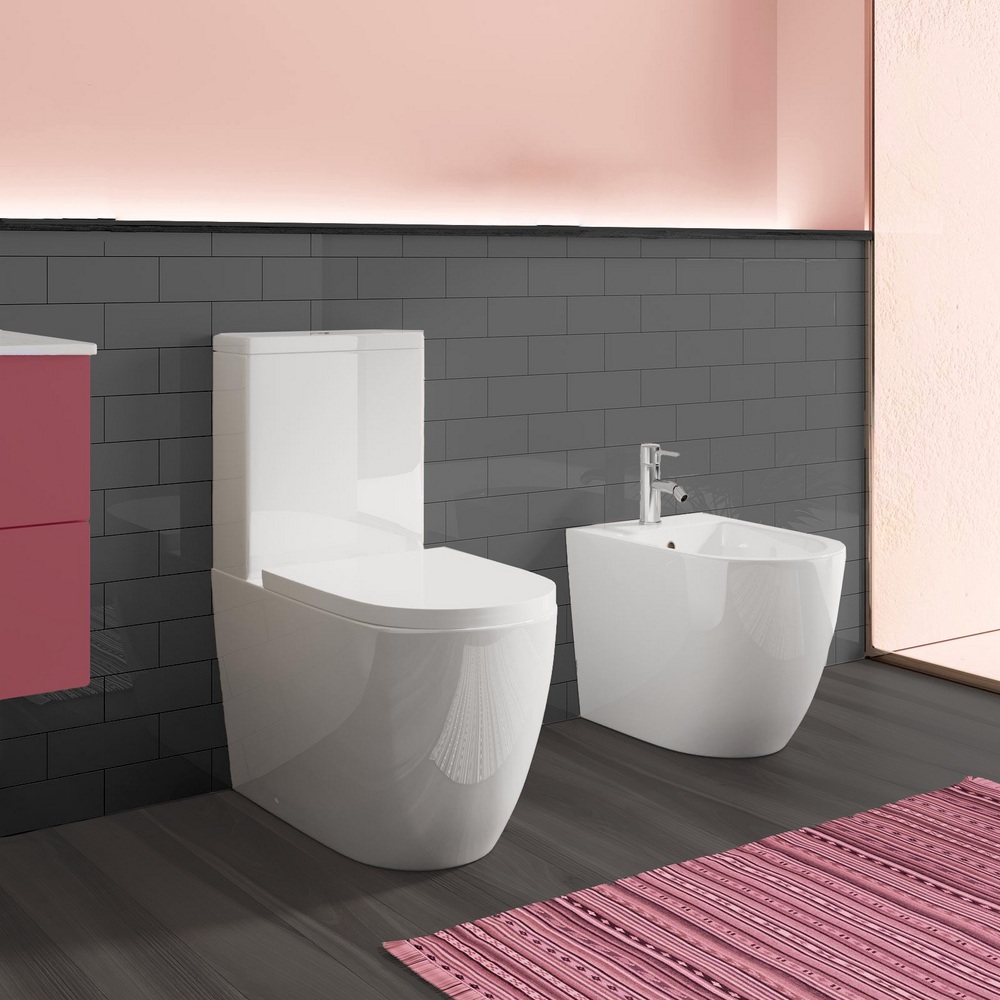Sanitari filomuro Virgus in ceramica bianca con bidet wc monoblocco e copriwc soft-close