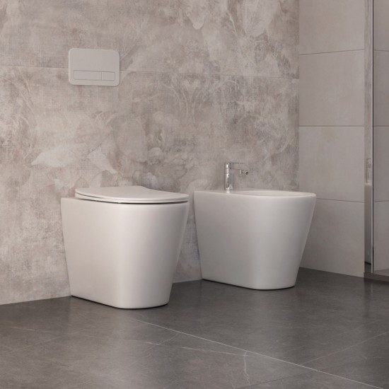 Sanitari Storm sospesi o a terra filomuro bidet e wc moderni con copriwater  incluso